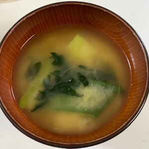 ねぎとわかめの味噌汁